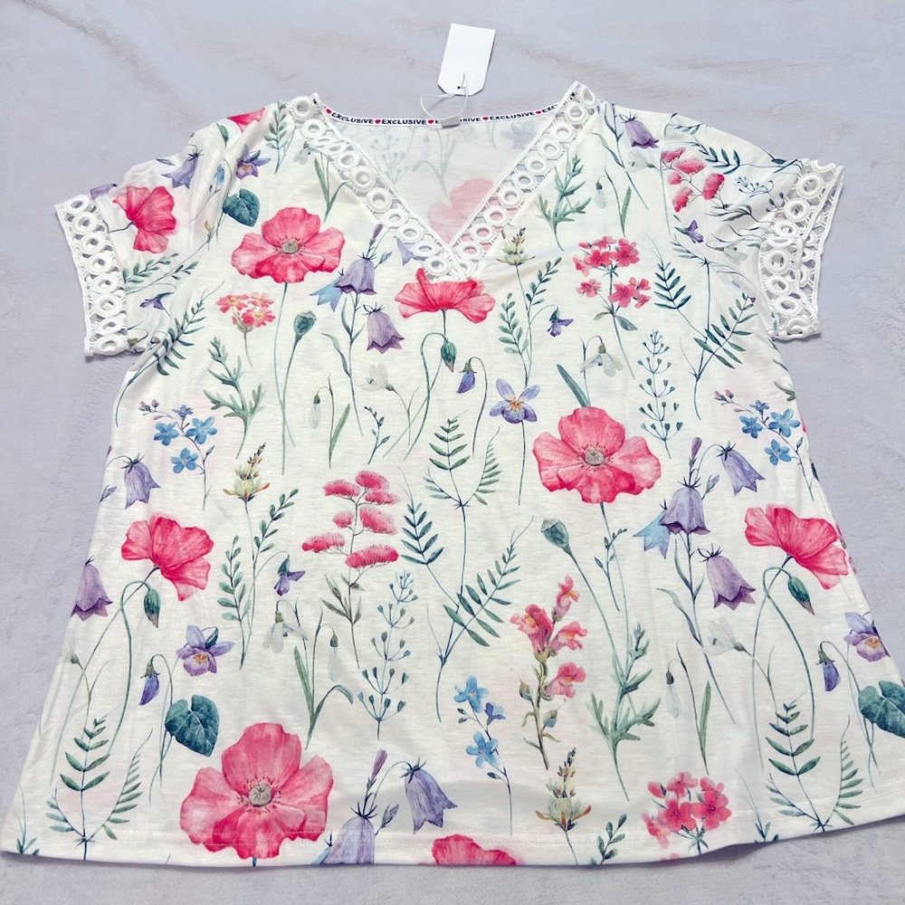 T-shirt style top